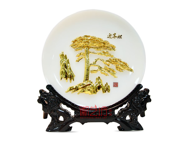 玉瓷盤鐵畫(huà)-迎客松