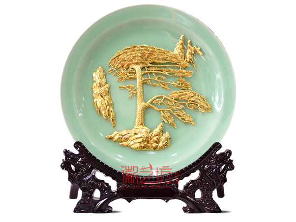 龍泉青瓷蕪湖鐵畫(huà)-迎客松