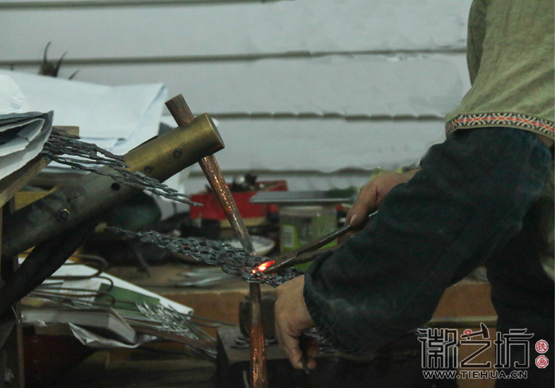 洪澤湖古堰防洪工程演示墻鐵畫(huà)鍛制進(jìn)行中 (15)